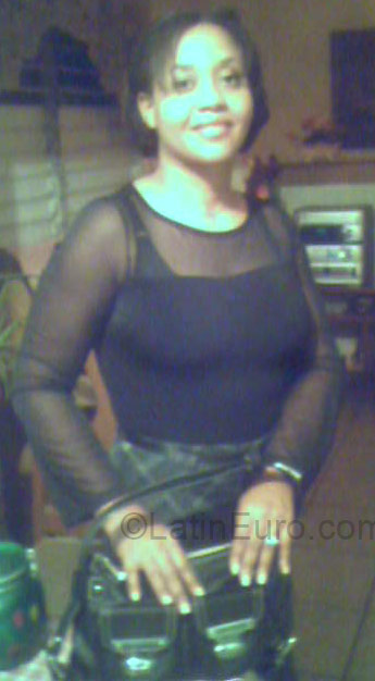 Date this hard body Dominican Republic girl Clary from Samana DO1459