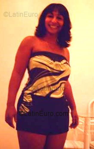 Date this sultry Brazil girl Elaine from Curitiba BR1647