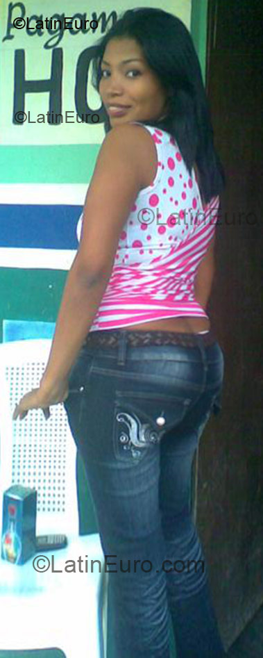 Date this hot Dominican Republic girl Veronica from Monsenor Nouel DO1610