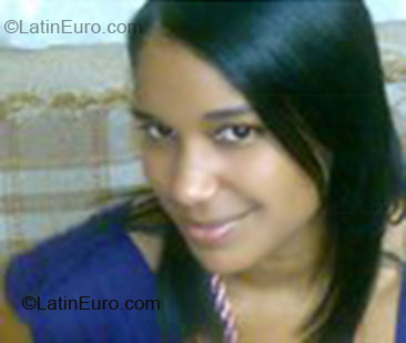 Date this funny Dominican Republic girl Erika Melissa from Santo Domingo DO1709