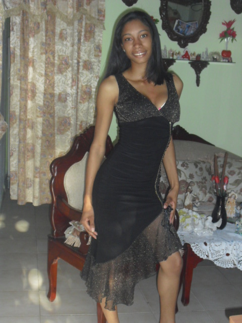 Date this hot Dominican Republic girl Genesis from Santo Domingo DO1721