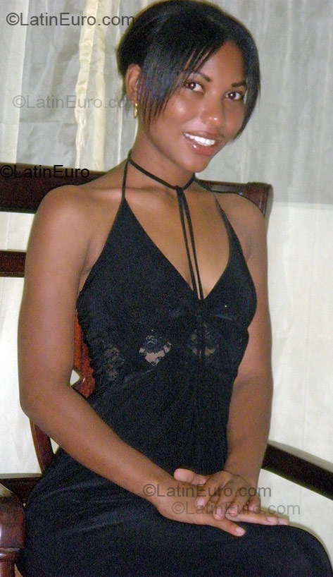 Date this attractive Dominican Republic girl Yaniris from Santiago DO1739