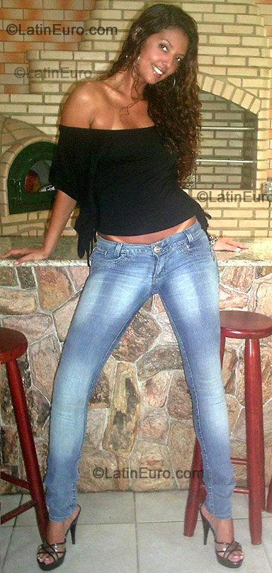 Date this happy Brazil girl Alessandra Aparecida from Sao Goncalo BR3623
