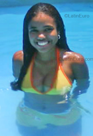 Date this fun Brazil girl Fernanda Paula from Guaratingueta BR1768