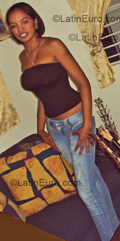 Date this pretty Dominican Republic girl Alexandra from Santo Domingo DO1851