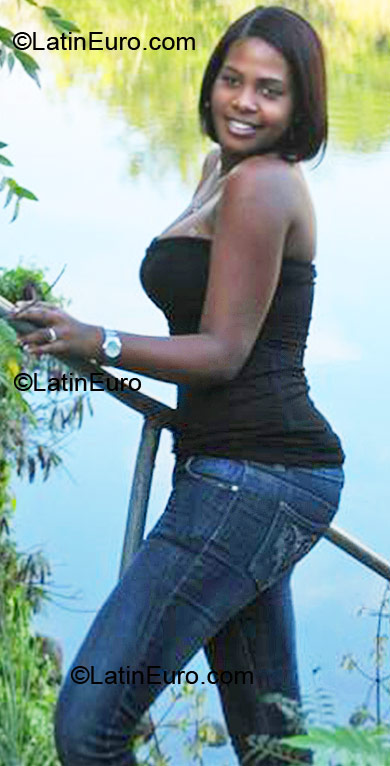 Date this voluptuous Dominican Republic girl Katiusca from Santo Domingo DO1912