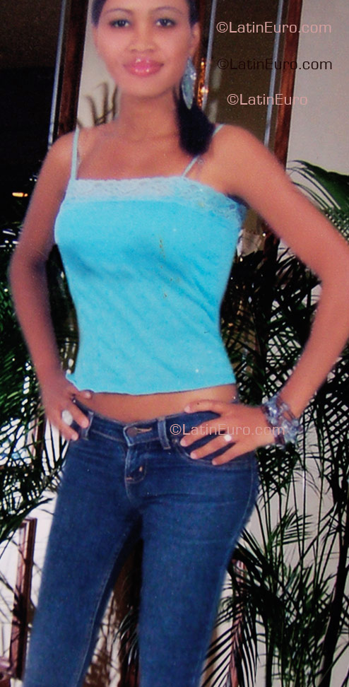 Date this pretty Dominican Republic girl Rosanna from  DO1956