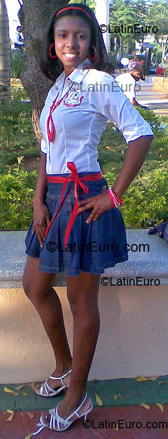Date this happy Dominican Republic girl Jennifer from Higuey DO2054
