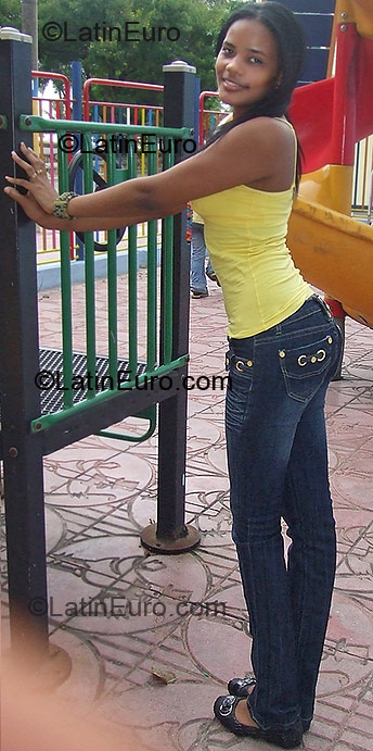 Date this hot Dominican Republic girl Yindy from Santo Domingo DO2135