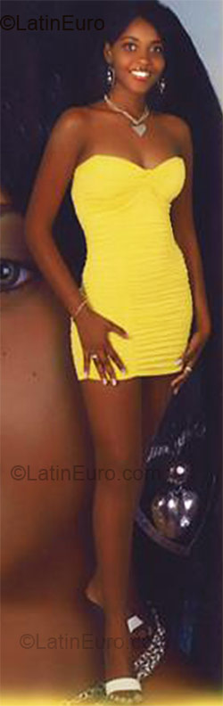 Date this good-looking Dominican Republic girl Ysenia from Santo Domingo DO2179