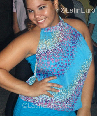 Date this happy Dominican Republic girl Yessica from Higuey DO2217