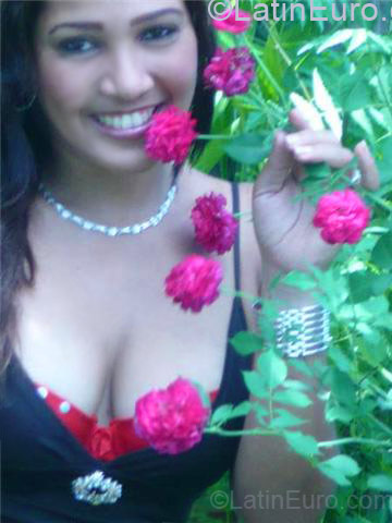 Date this charming Dominican Republic girl Ana Silva from Santiago DO2221