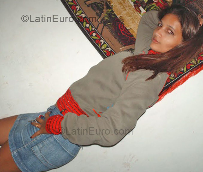 Date this hard body Brazil girl Kalenne from Desterro BR2029