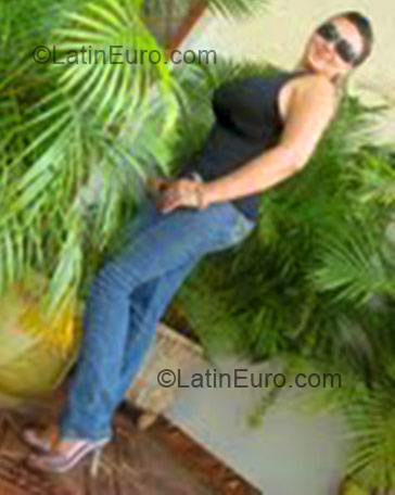 Date this good-looking Brazil girl Renata from Inhumas BR2044