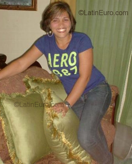 Date this passionate Dominican Republic girl Kirsis Zeneida from Nagua DO2438