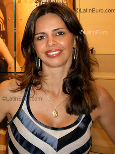 Date this happy Brazil girl Tatiana from Campo Grande BR2094