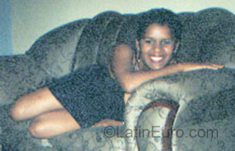 Date this charming Brazil girl Raquel from Santa Luzia BR2175