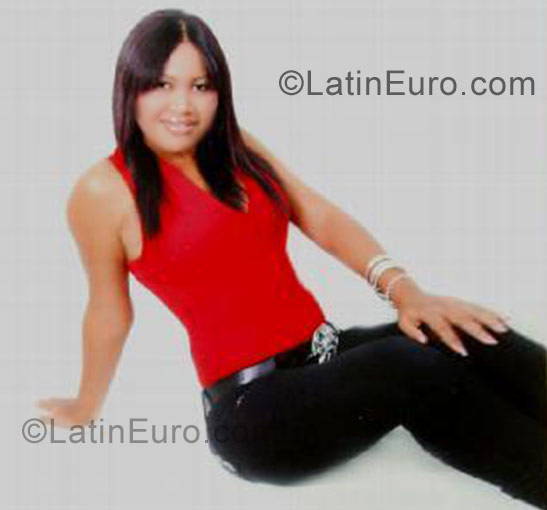 Date this georgeous Dominican Republic girl Kenia from Santiago DO3155
