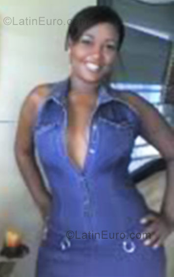 Date this charming Dominican Republic girl Arisleida from Puerto Plata DO3170
