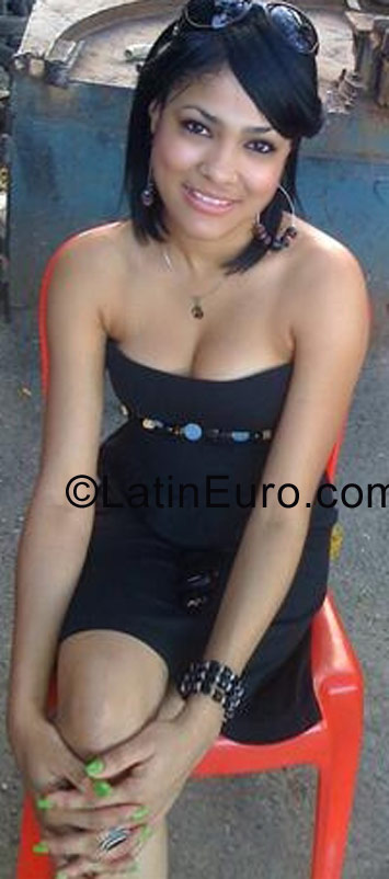 Date this sensual Dominican Republic girl Girllanoe from Santiago DO3173