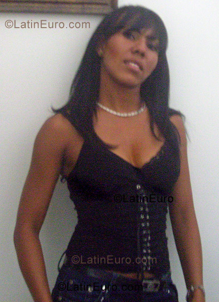 Date this tall Dominican Republic girl Caro from Santiago DO3179