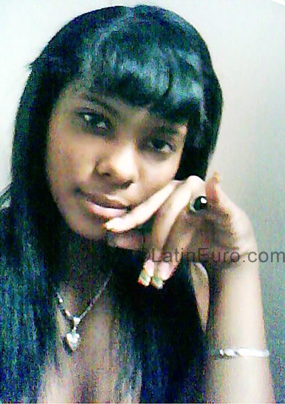 Date this charming Dominican Republic girl Indhira from Santo Domingo DO3197