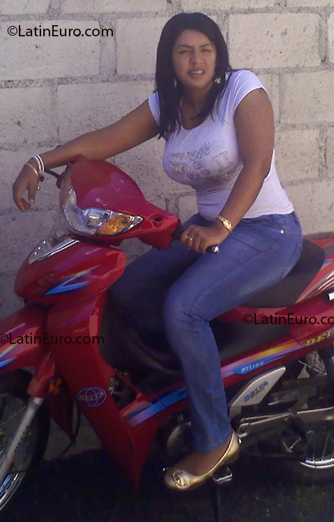 Date this hard body Dominican Republic girl Graciela from El Seibo DO3328