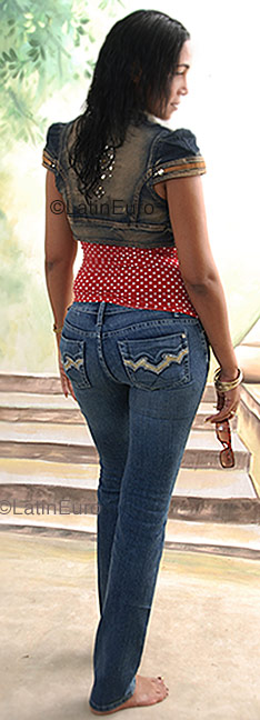 Date this sultry Dominican Republic girl Leonemis Annabe from Hato Mayor Del Rey DO5395