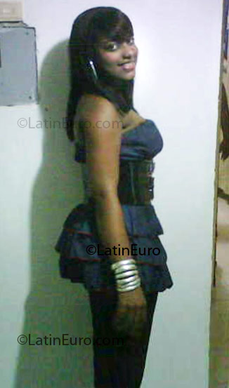 Date this funny Dominican Republic girl Masiel from San Pedro de Macoris DO3334