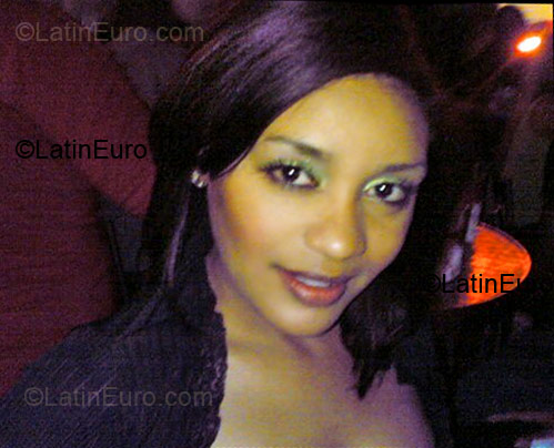 Date this foxy Dominican Republic girl Nairovi Estefanie from Santo Domingo DO3464