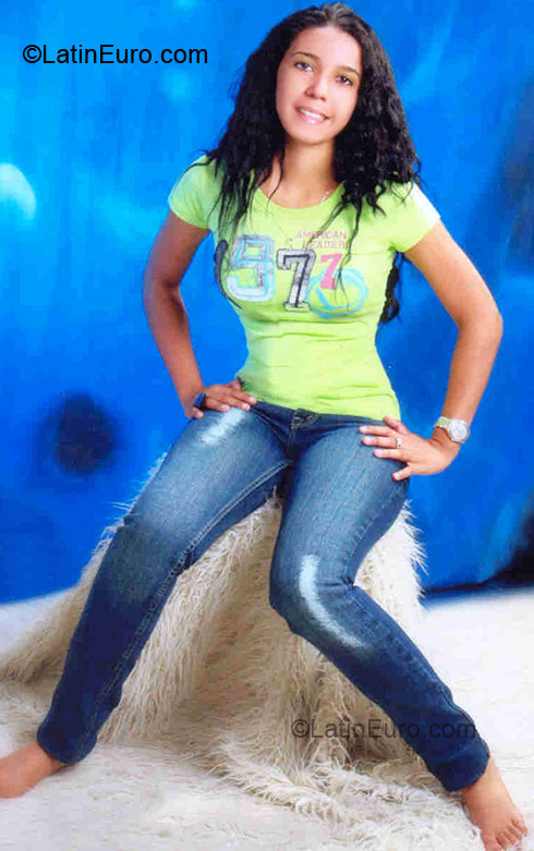 Date this happy Dominican Republic girl Leandra Maria from Santo Domingo DO3488