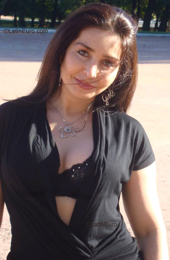 Date this athletic Brazil girl Cristiana from Tres Coracoes BR3851