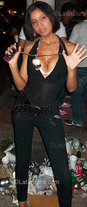 Date this pretty Dominican Republic girl Lingi from San Critobal DO3639