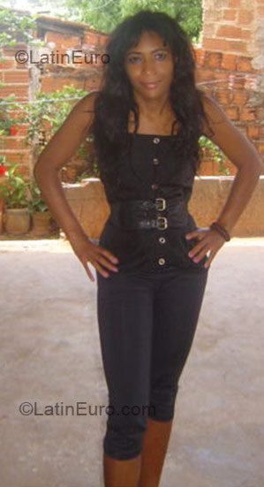 Date this foxy Brazil girl Vania from Goiania BR5153