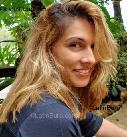 Date this athletic Brazil girl Patricia from Limera BR2596