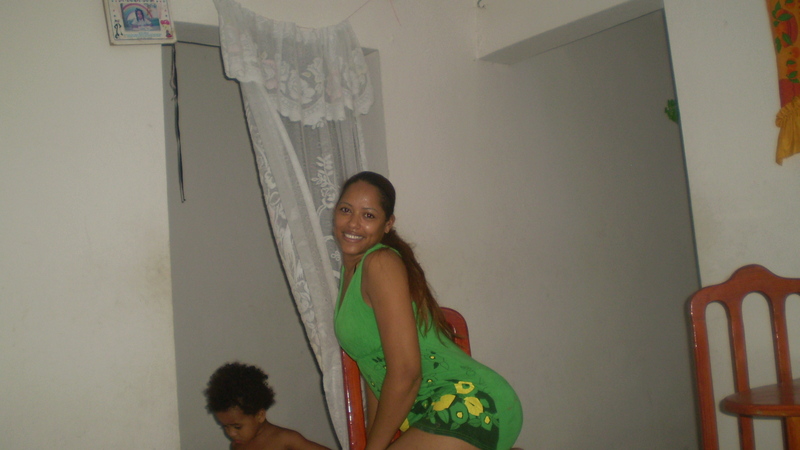 Date this nice looking Dominican Republic girl Lahijadepapa from Santo Domingo DO3734