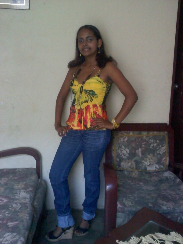 Date this attractive Dominica girl Yariza from Republica Dominicana DM14