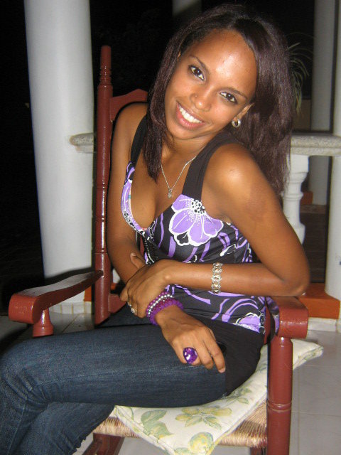 Date this nice looking Dominican Republic girl Yeidy from Santiago DO3779