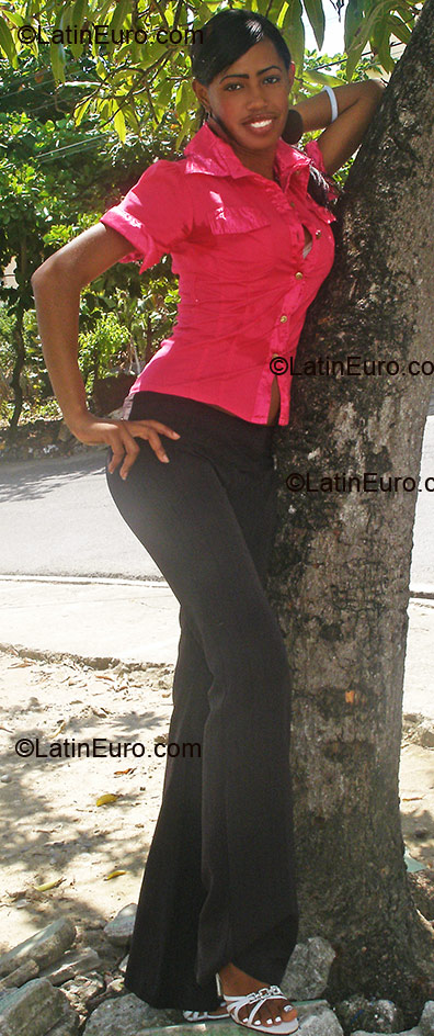 Date this sensual Dominican Republic girl Perla Maria from Santo Domingo DO3781