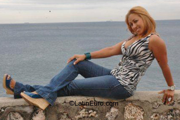 Date this fun Dominican Republic girl Leonides from Santiago DO3856