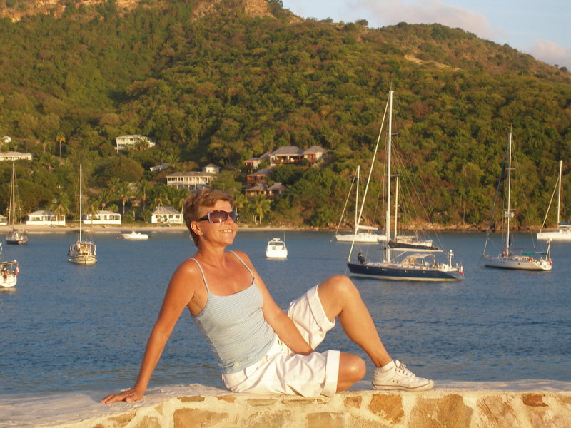 Date this exotic United States Minor Outlying Islands girl UM8 from Orlando UM8