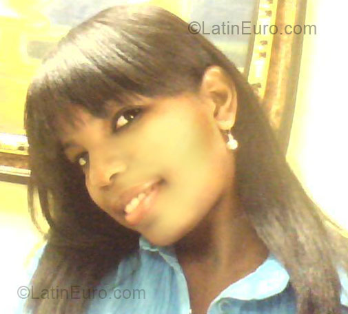 Date this funny Dominican Republic girl Carla from La Vega DO4031