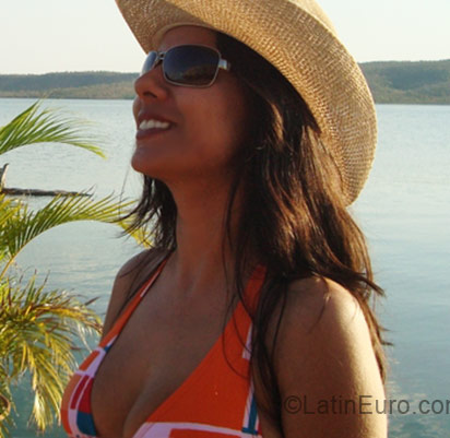 Date this stunning Brazil girl Mari from Brasilia BR5964