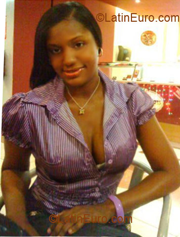 Date this stunning Dominican Republic girl ADRIA from Santo Domingo DO4094