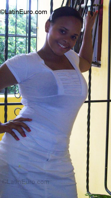 Date this fun Dominican Republic girl Riseli from Santo Domingo DO4149