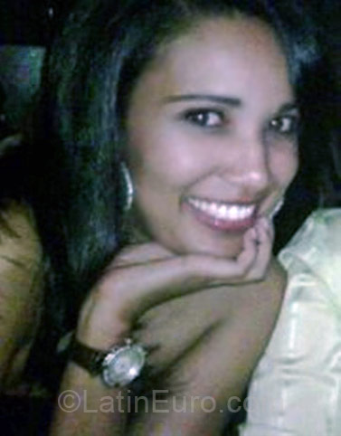 Date this athletic Dominican Republic girl Silver from Santo Domingo DO4162