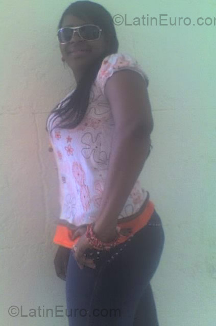 Date this young Dominican Republic girl Anairis from Santodgo DO4166