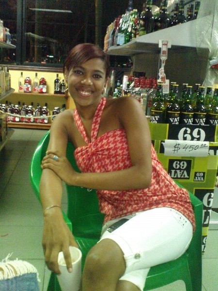 Date this happy Dominican Republic girl Yenni from Santo Domingo DO4220