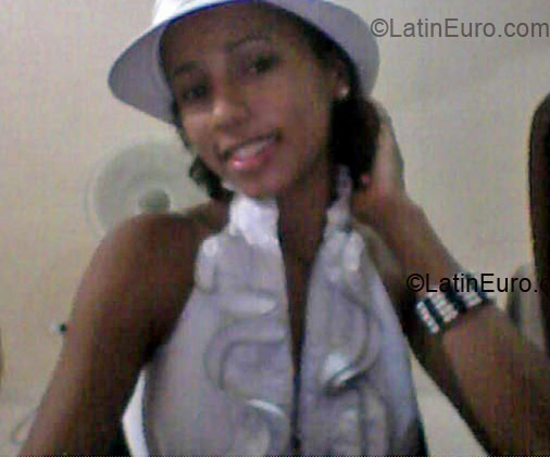 Date this fun Dominican Republic girl Dayani from Santo Domingo DO4251