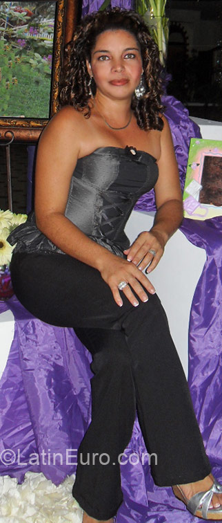 Date this nice looking Dominican Republic girl Maribel from Bonao DO4322